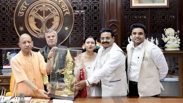 आगरा की श्रीराम बरात में शामिल हो सकते हैं सीएम योगी, राजा दशरथ-रानी कौशल्या ने दिया न्योता