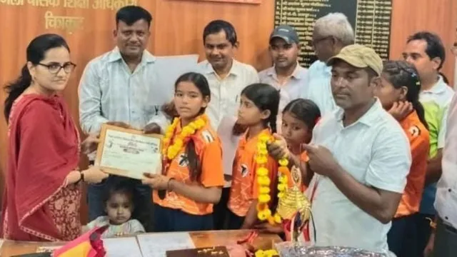 चित्रकूट की बेटियों ने बढ़ाया मान, वॉलीबॉल टीम ने जीता कांस्य; विनीता-रिंकी का राष्ट्रीय चयन
