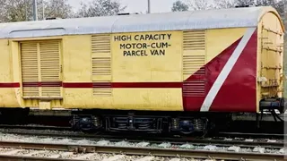 ट्रेन में लगा पार्सल वैन। साभार रेलवे