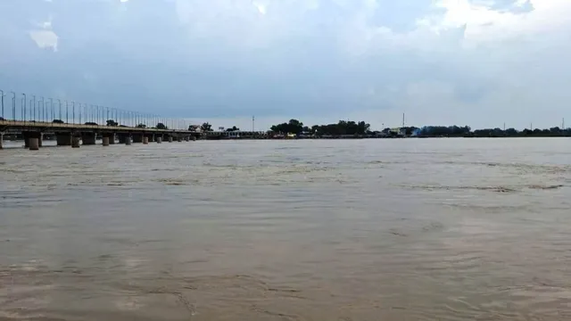 कासगंज में गंगा का पानी लेकर आया फिर तबाही, कटान जारी; दर्जनों गांव पानी से घिरे
