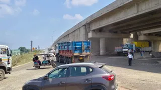 विक्रमशिला सेतु बंद होने के बाद मुंगेर के श्रीकृष्ण सेतु और पहुंच पथ पर रफ्तार भरते छोटे-बड़े वाहन
