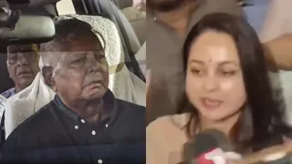 रोहिणी को एयरपोर्ट पर रिसीव करने पहुंचे लालू यादव। (वीडियो ग्रैब)