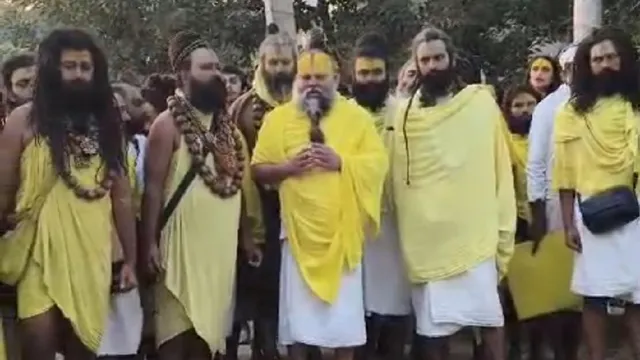 दाढ़ी और लंबे बाल पर रोक, संत प्रेमानंद का एक और बड़ा फैसला; ड्रेस कोड लागू करने के बाद फिर बैठक
