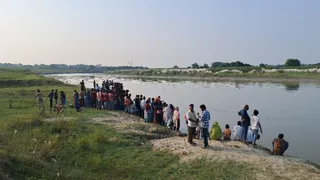 लोगों की लगी भीड़।
