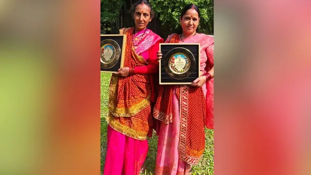 गुलदार का नाम सुनते ही कांप जाते हैं लोग, बागेश्वर की प्रेमा और हेमा जोशी ने दराती से खदेड़कर भगाया, CM ने किया सम्मानित
