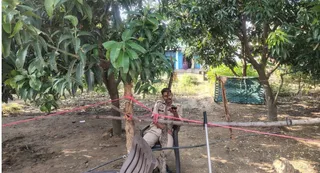 गांव में तैनात पुलिस। जागरण
