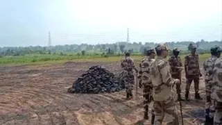 चतरा में सीआईएसएफ की बड़ी कार्रवाई, 50 टन अवैध कोयला जब्त।