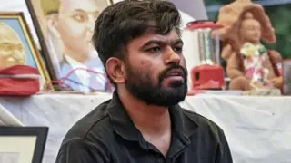 मुंबई पुलिस ने दीपके को कुछ देर के लिए हिरासत में रखा (फाइल फोटो- PTI)