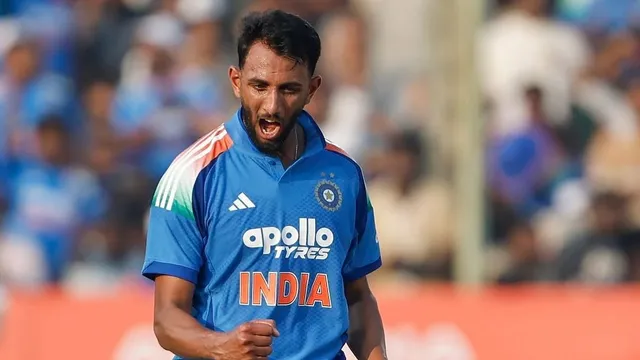 IND vs WI: भारत को वेस्टइंडीज के खिलाफ वनडे सीरीज जीतने के बाद लगा जोरदार झटका, प्रसिद्ध कृष्णा तीसरे मैच से बाहर