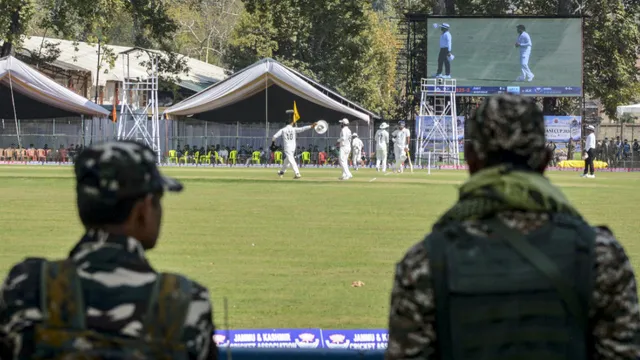 अब बर्फीली वादियों में दौड़ेंगी इलेक्ट्रिक गाड़ियां, जम्मू-कश्मीर में रोडमैप तैयार; खरीद पर मिलेगी 5% ब्याज सब्सिडी