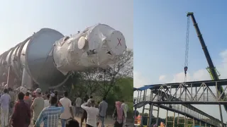 वाराणसी में विशालकाय मेगाट्रक के लिए फुट ओवरब्रिज हटाया गया, लखीमपुर खीरी तक सफर चुनौतीपूर्ण।