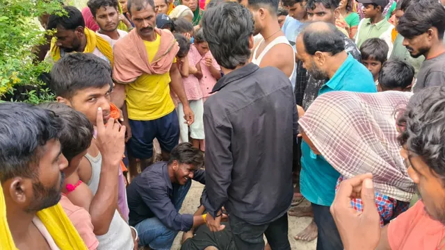 बेगूसराय में चाचा-भतीजे की दर्दनाक मौत, बाढ़ के पानी में डूबे; साइकिल धोने के दौरान गहरे पानी में फिसले