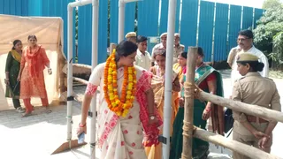 वाराणसी एमएलसी चुनाव: स्नातक के लिए आशुतोष, शिक्षक के लिए रितिका ने भरा पर्चा।