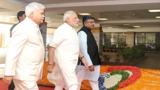 टेली-आईसीयू का उद्देश्य दूरदराज के क्षेत्रों में स्वास्थ्य सेवा पहुंचाना है। प्रधानमंत्री के साथ एक कार्यक्रम में आरएस शर्मा। (फोटो: एफबी वॉल से)