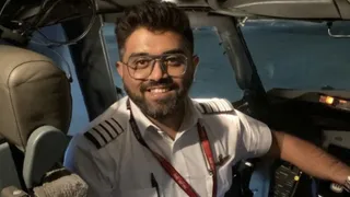 कैप्टन स्मित मच्छार को दुनिया ने किया सलाम (फोटो- ANI)