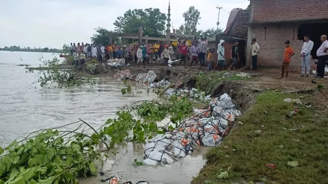 बलिया में फिर बढ़ने लगा सरयू नदी का जलस्तर, बाढ़ के पानी से घिरे 23 गांव
