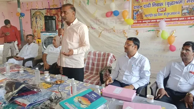 आप सीनियर सिटीजन हैं; आपको कोई परेशानी है तो काल करें 14567 नंबर पर... तत्काल मिलेगी मदद