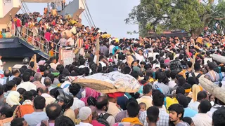 Bhagalpur Ferry Timing : बियाडा घाट पर पहले दिन हंगामे के बाद सख्त हुआ प्रशासन, नया आदेश जारी