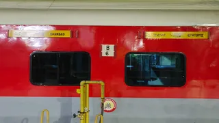 पटना-धनबाद गंगा दामोदर एक्सप्रेस। (फाइल फोटो)