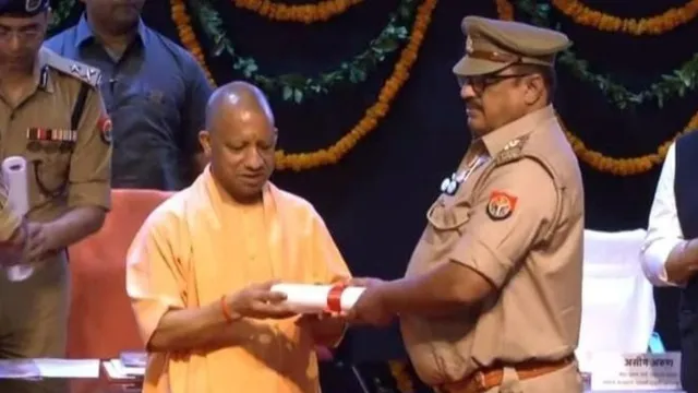 इंस्पेक्टर अवनीश त्यागी को सीएम योगी ने दिया वीरता पदक, मैनपुरी पुलिस महकमे में खुशी का माहौल
