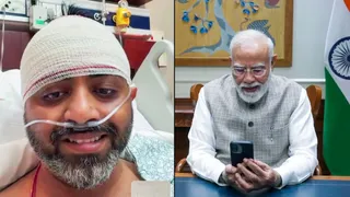 पीएम मोदी से वीडियो कॉल पर बात करते पायलट स्मित मछार(फोटो: एएनआई)