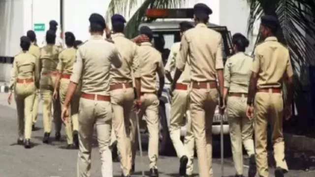 मुजफ्फरपुर में आधार फर्जीवाड़ा रैकेट के मास्टरमाइंड कन्हाई मिश्रा की तलाश तेज, नेपाल भागने की आशंका