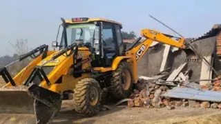 उमेश पाल हत्याकांड में वांछित अभियुक्त खालिद जफर के कालिंदीपुरम में कार्यालय को पीडीए ने ध्वस्त किया। जागरण आर्काइव