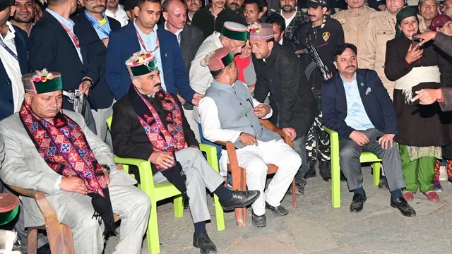न विक्रमादित्य और ना ही प्रतिभा सिंह... वीरभद्र के गढ़ में दिखी CM सुक्खू की लोकप्रियता; देर रात तक सुनी लोगों की समस्या
