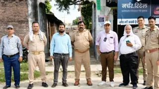 बिजली चोरी पकड़ने वाली विजिलेंस की टीम।