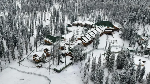 ठंड में कैसे कटेंगे दिन? सर्दियां शुरू भी नहीं हुईं, कश्मीर में बिजली की आंख-मिचौली शुरू; लोग परेशान