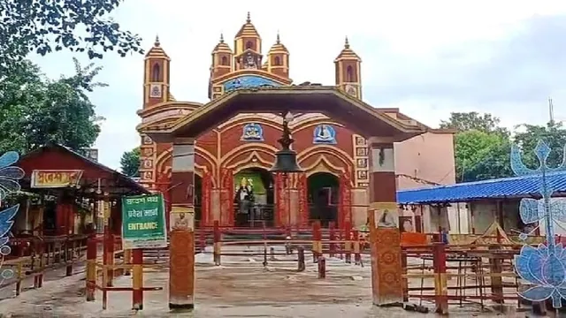 पुरुलिया के प्रसिद्ध मां काली मंदिर में चोरी, 40-50 लाख के सोने-चांदी के आभूषण लेकर फरार हुआ चोर; CCTV भी था खराब
