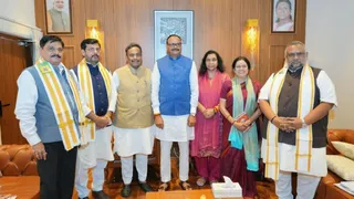 लखनऊ में डिप्टी सीएम केशव और ब्रजेश से मिले विनोद तावड़े।