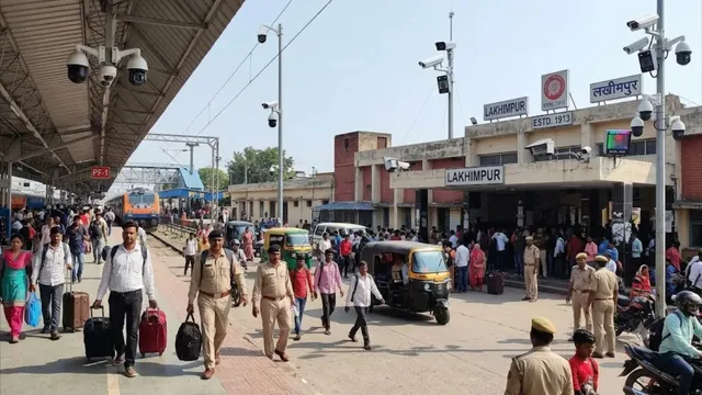 लखीमपुर रेलवे स्टेशन पर प्लेटफॉर्म से लेकर सर्कुलेटिंग एरिया तक AI का पहरा, संदिग्धों पर पैनी नजर
