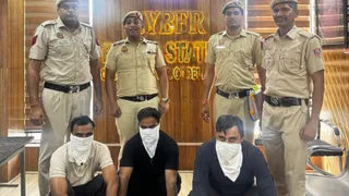 दक्षिणी पूर्वी साइबर थाना पुलिस ने साइबर ठगी गिरोह के मास्टरमाइंड नासिर हुसैन समेत शौकीन और आशीष आर्य को गिरफ्तार किया है।
