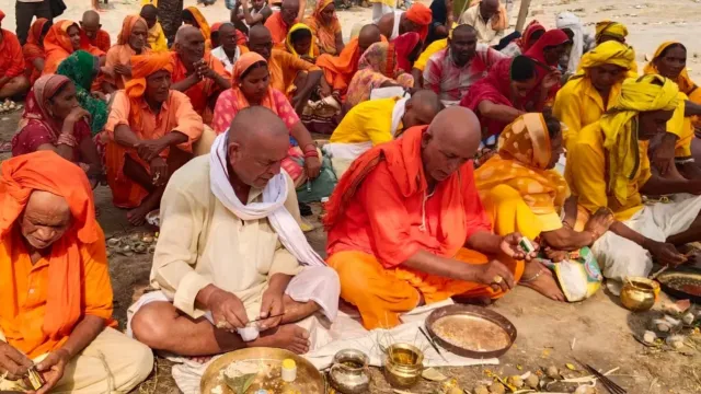 Pitru Paksha: गयाजी से पहले पुनपुन नदी में पिंडदान जरूरी क्यों? औरंगाबाद के सिरिस घाट पर उमड़े श्रद्धालु