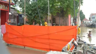 कलेक्ट्रेट घाट पर बैरिकेडिंग