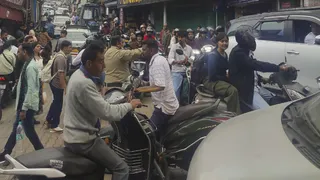 शुक्रवार को मसूरी के पिक्चर पैलेस चौक पर वाहनों का जाम। जागरण