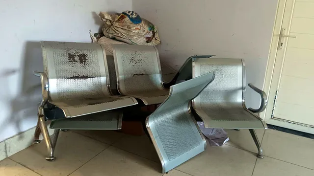 शाहजहांपुर: 19 करोड़ की लागत से बना चमचमाता बस अड्डा 6 महीने में ही जर्जर, खुली घटिया निर्माण की पोल
