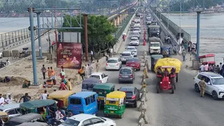 सुबह से देर शाम तक सड़कों पर वाहनों की कतार, चंडी चौक पर सबसे ज्यादा दबाव. Jagran
