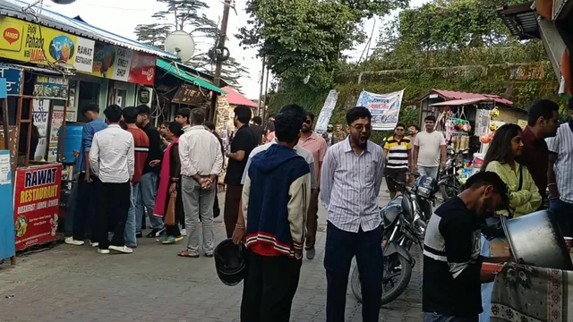 देहरादून से महज ढाई घंटे दूर ये हिल स्टेशन, मेगा वीकेंड पर लगा सैलानियों का मेला...होटल-होमस्टे और रिसॉर्ट फुल
