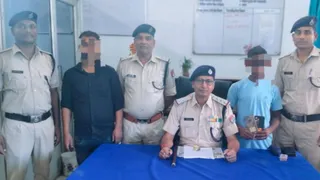 पुलिस की गिरफ्त में आरोपी। (जागरण)
