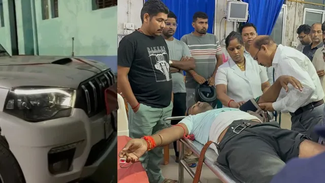 जमुई में एडीएम की गाड़ी से बाइक सवार कंपाउंडर घायल; सदर अस्पताल में गाड़ी घेरकर स्वजन का हंगामा, FIR का आश्वासन