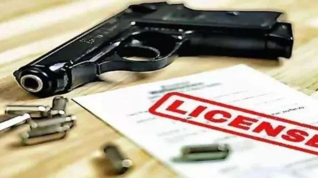 अलीगढ़ में 200 से अधिक शस्त्र लाइसेंस अटके: जम्मू-कश्मीर से नहीं मिली NOC, फर्जी की आशंका!