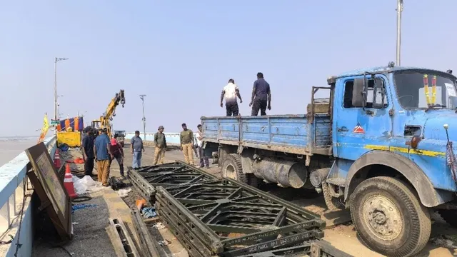 विक्रमशिला सेतु पर 90 फीट लंबा तीसरा बेली ब्रिज हटा; 35 टन लोड घटाने को कटी रेलिंग व सड़क, 4 स्पैन की स्लैब कटिंग जल्द