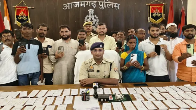 आजमगढ़ में 61 लाख रुपये के 265 मोबाइल बरामद, स्वामियों को तलाशकर लौटाए गए फोन