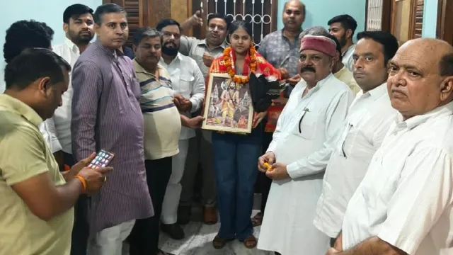 भारतीय सेना में लेफ्टिनेंट बनी बागपत की बेटी कशिश शर्मा, गांव में हुआ भव्य स्वागत