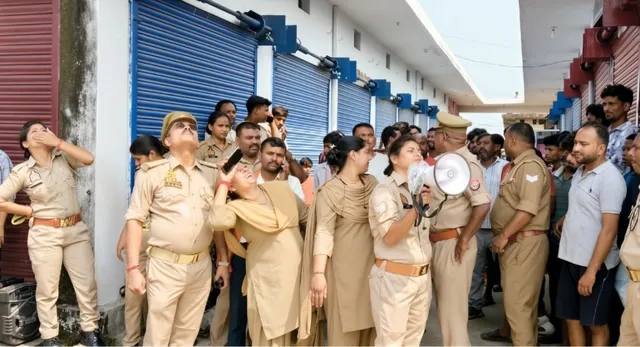 बस्ती में हाई-वोल्टेज लव ड्रामा: प्रेमी से शादी की जिद लेकर टावर पर चढ़ी लड़की, मची अफरा-तफरी
