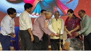बिहार यूरोलाॅजी सोसायटी के 12वें कांफ्रेंस का शुभारंभ करते अतिथि। सौ. सोसायटी