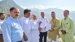 कटड़ा से चिनाब रेल ब्रिज तक शटल ट्रेन की मांग।
