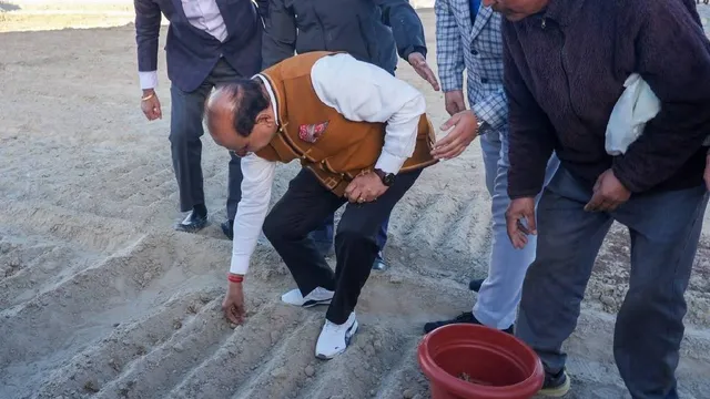 अब लद्दाख में भी खिलेंगे केसर के फूल, बंजर जमीन पर पहली बार रोपे गए ईरानी बल्ब; किसानों की होगी चांदी
